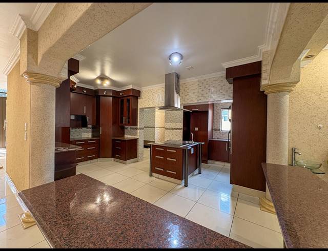 5 BEDROOM HOUSE FOR SALE IN HELDERWYK